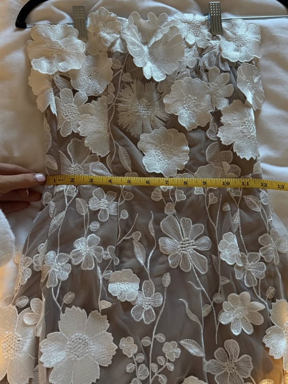 Elliat White Floral Appliqué Dress - Picture 6 of 8